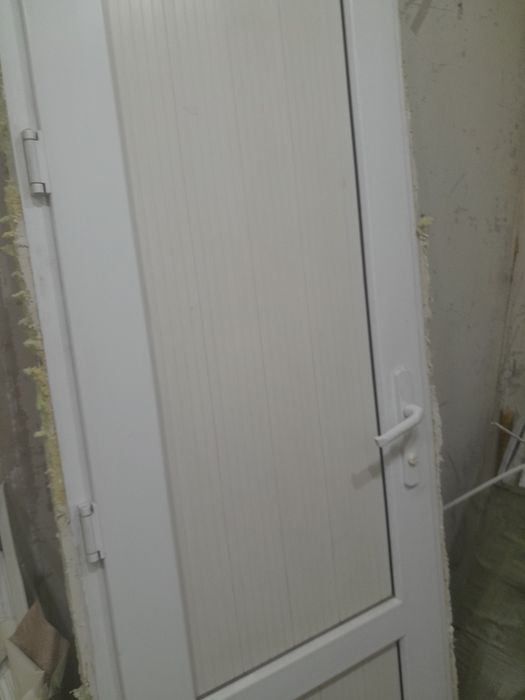 Продам пластиковые двери