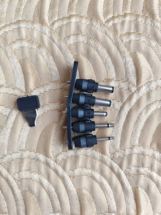 Нов универсален захранващ адаптер