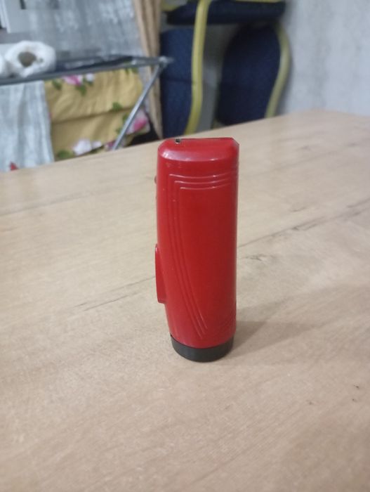 Фонарик красный.