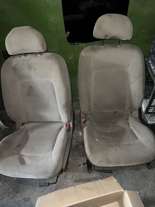 Сиденья от автомабиля