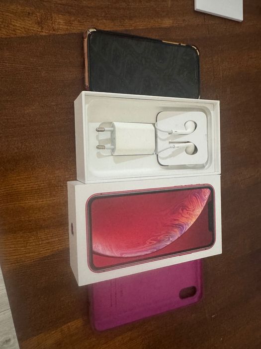 Продам IPhone XR в отличном состоянии
