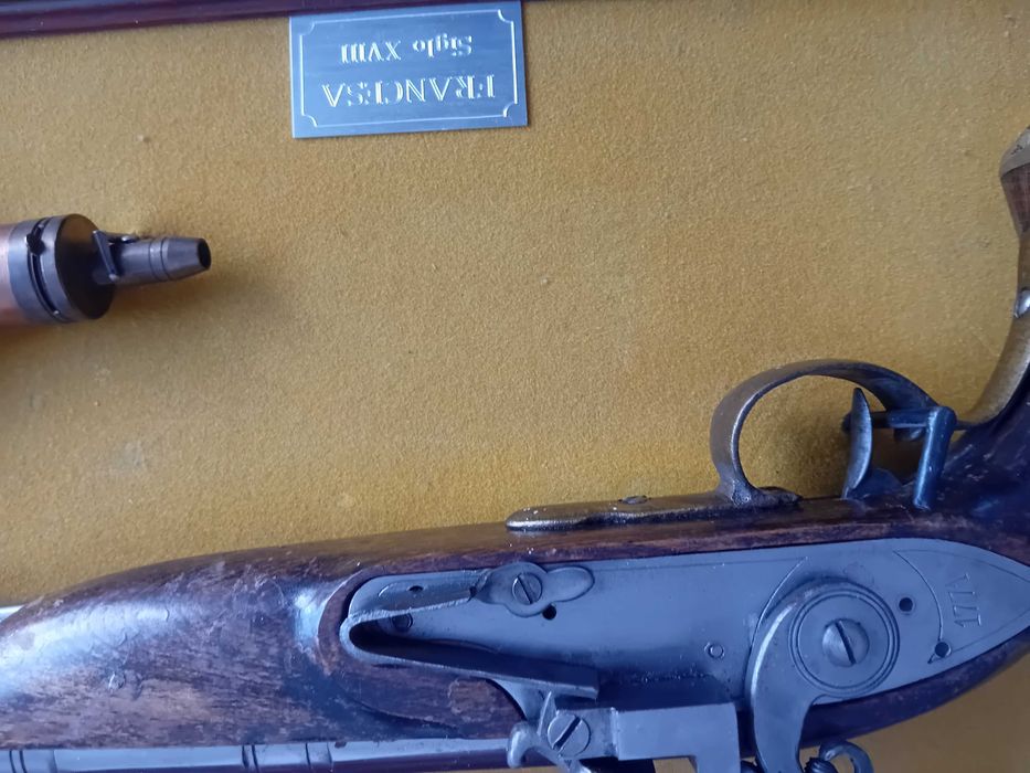 pistol francez  atenție nu este arma de foc