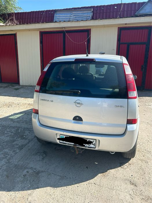 Автомобиль опель мерива