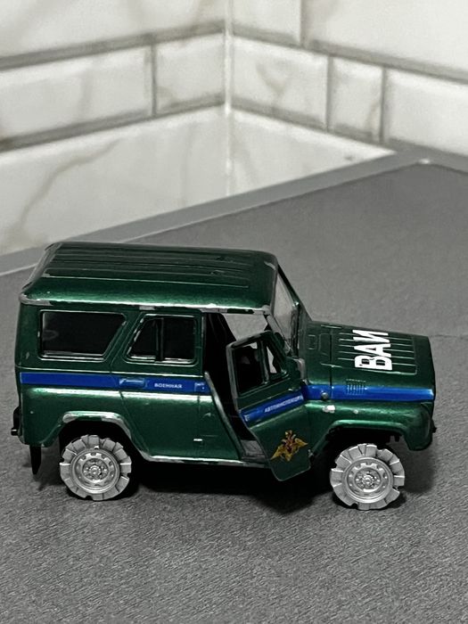 Продам машинку уаз 31514 от велли 1:43