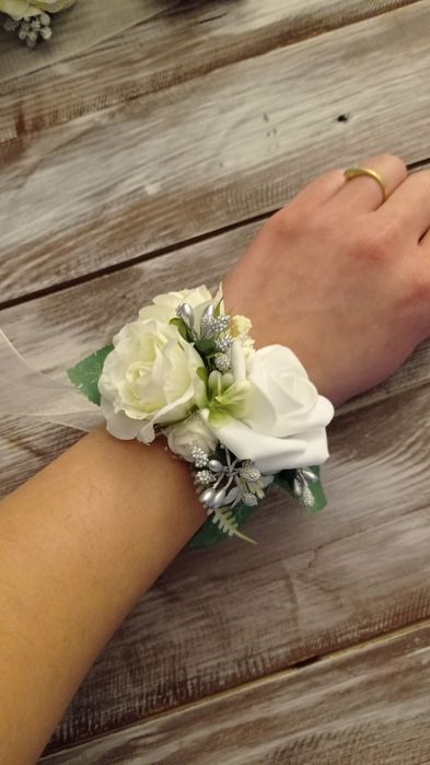 Бутониери и булчински гривни