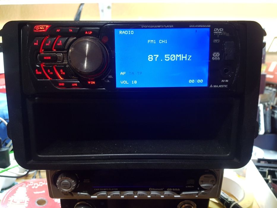 Dvd auto nou cu usb,card,fata detasabila,telecomanda,rama,pt vw