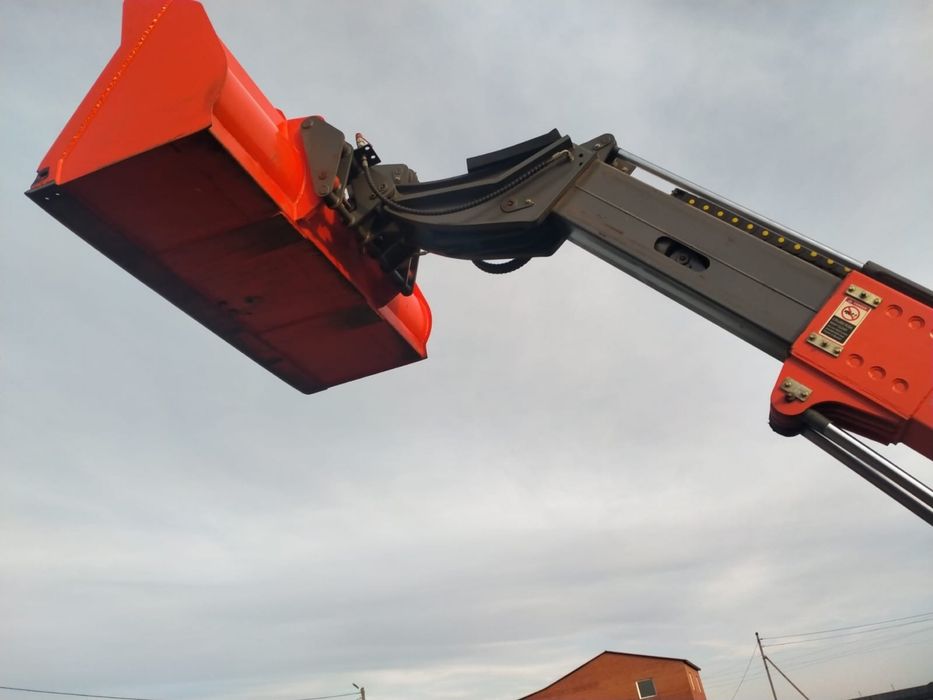 Трактор погрузчик