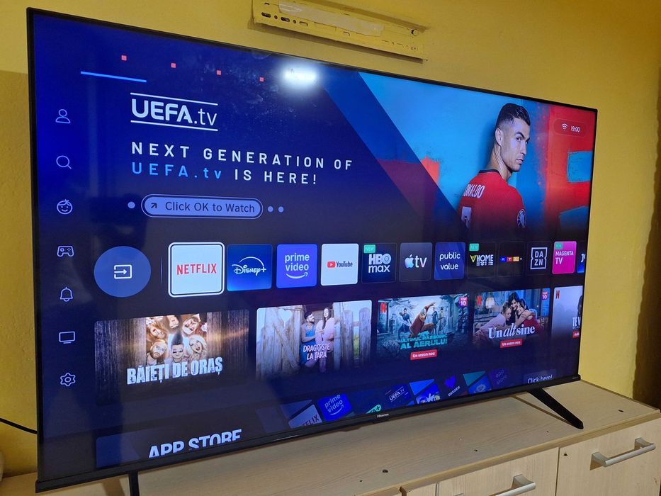 Tv smart 4 k hisense 140 cm ecran pana in margini