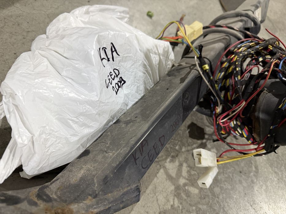 ОТЛИЧЕН Теглич С Букса, Окабеляване И Модул за *KIA CEED/PRO CEED/CEED SW 2006г-2012г* И за *VW TIGUAN 2007г-2016г / AUDI Q3 2011г-2018г*