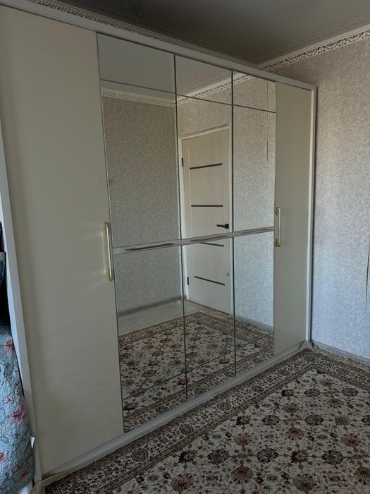 Продам большой шкаф