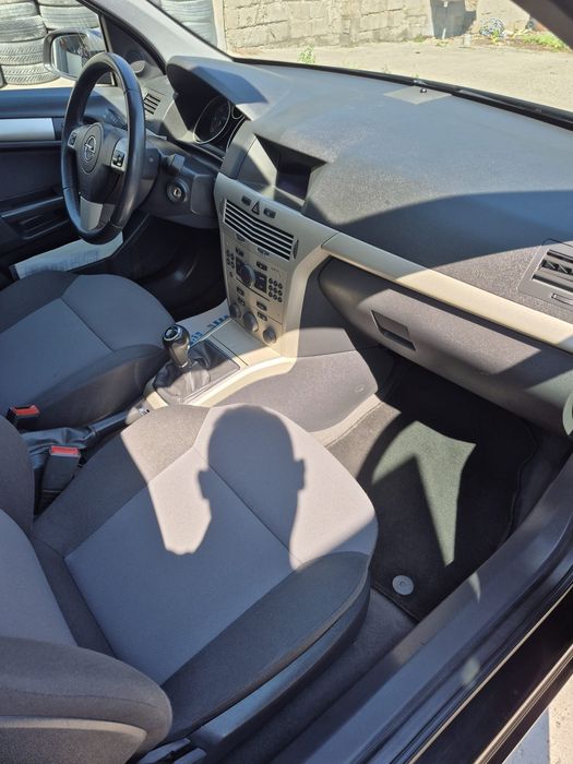 Opel Astra H Facelift 1.7 CDTI 125Cp - Bi-Xenon * Climatronic * Pilot.