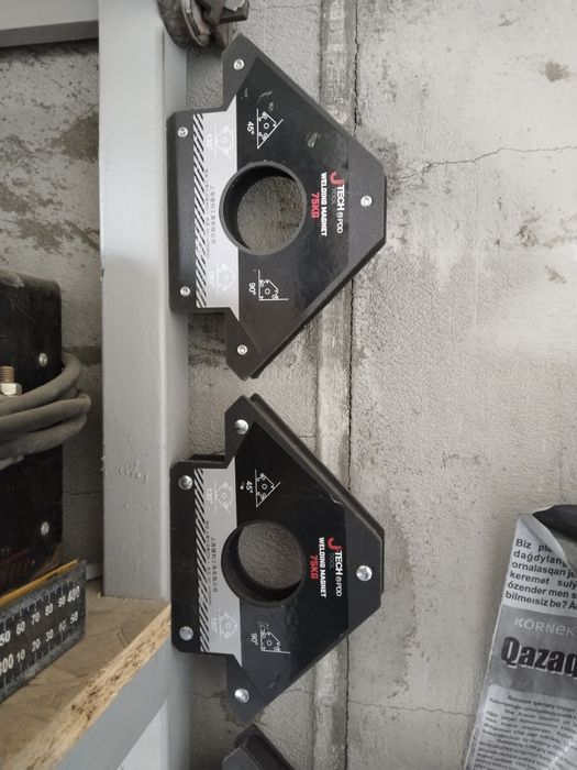 Магнитный угольник