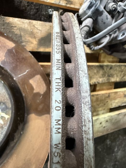 Спирачни дискове THK накладки и спирачни апарати  за audi A7 C7 A6 C7