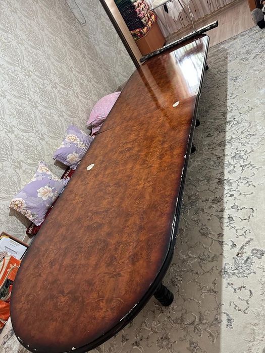 Продается гостиный  стол для зала