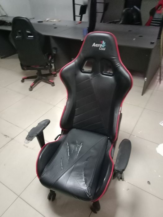 Продам стол для компьютерного клуба