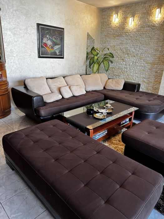 Ъглов диван с лежанка и табуретка