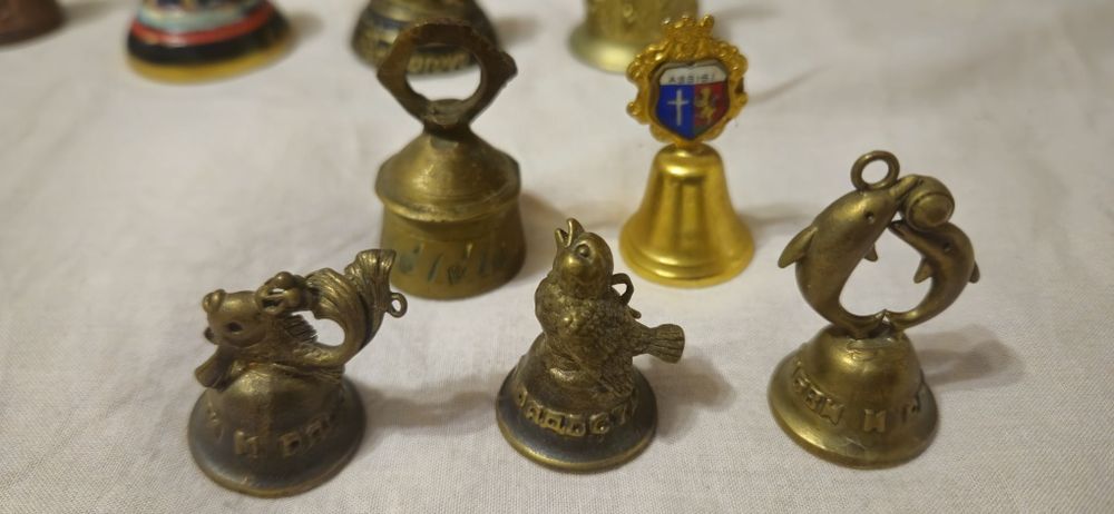 Vand clopotei ornamentali de colectie.Vezi cele 8 poze atasate