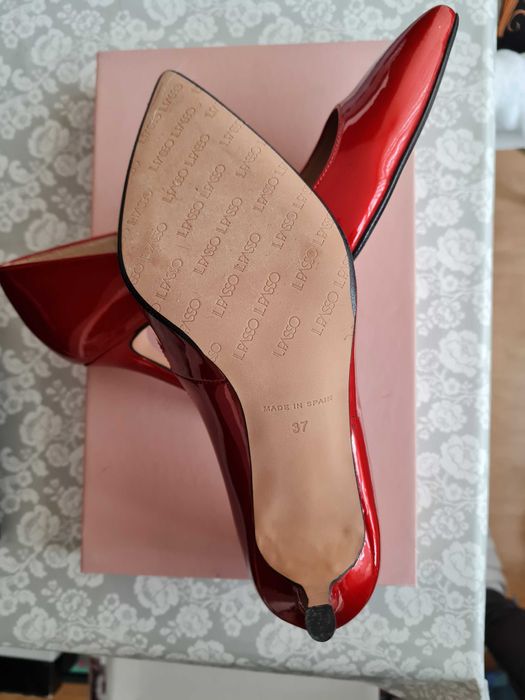 Pantofi noi din piele