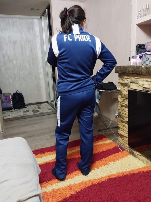 Продам спортивные костюмы