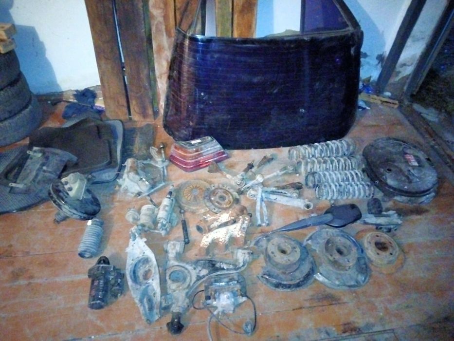 Продам запчасти на Мерседес 124