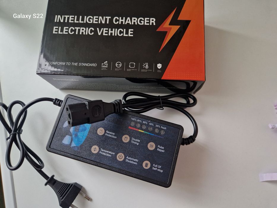 Зарядно за електическа триколка, ел. велосипед , скутер 48V/ 20 AH