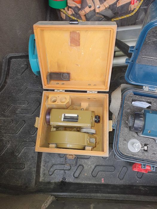 Нивелир BOSH б.у.