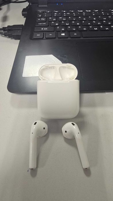 AirPods 1 лот: 880211