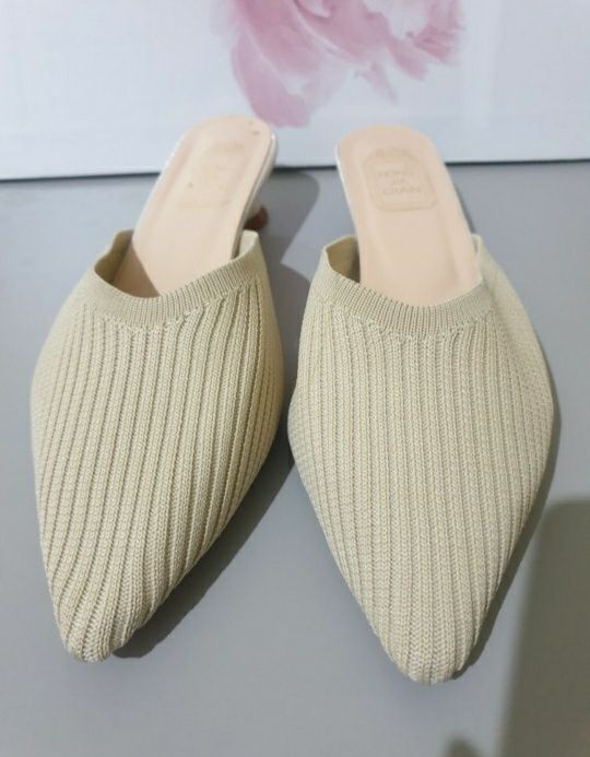 Pantofi crem toc 3cm picior lat elastici 38