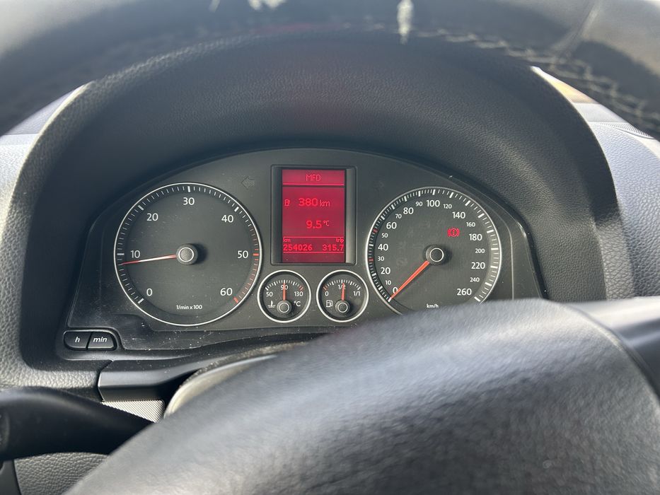 Vand golf 5 19 TDI 105 cu toate acte la zi mai multe detali la telefon