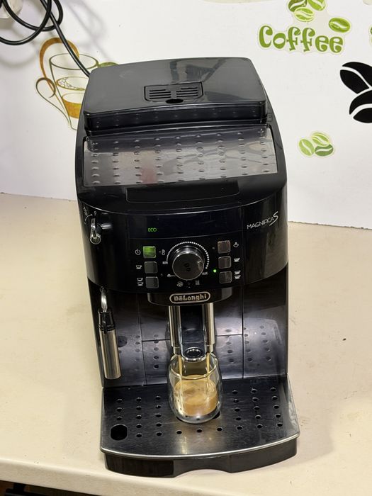 Кафемашина кафе автомат delonghi magnifica S с гаранция