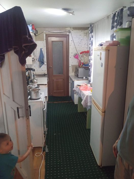 Продам дом на восточных дачах у дороги.