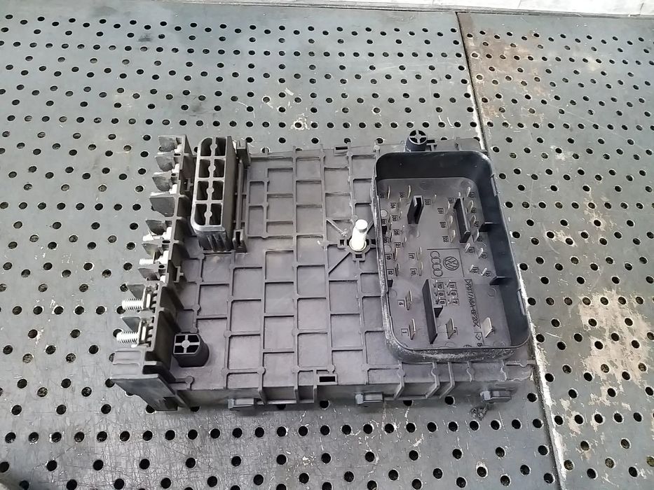 Panou sigurante 2.0 tdi vw passat b6 3c 3c0937125