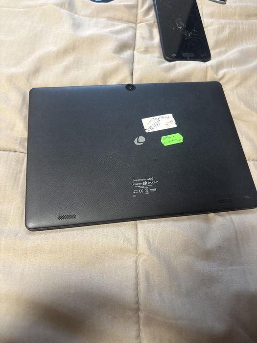 Lot Electronice – 1 Tabletă FUNCȚIONALĂ + 3 Telefoane PENTRU PIESE (Ecrane intacte