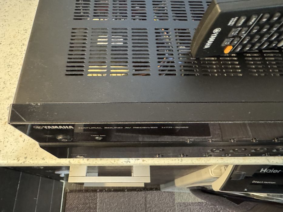 Yamaha HTR-3065 ресивър USB