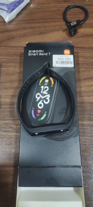 Mi band 5 и 7. 5 в среднем состоянии, 7 в отличном состоянии.