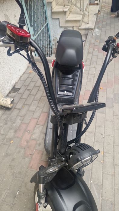 Електрически скутер тип чопър