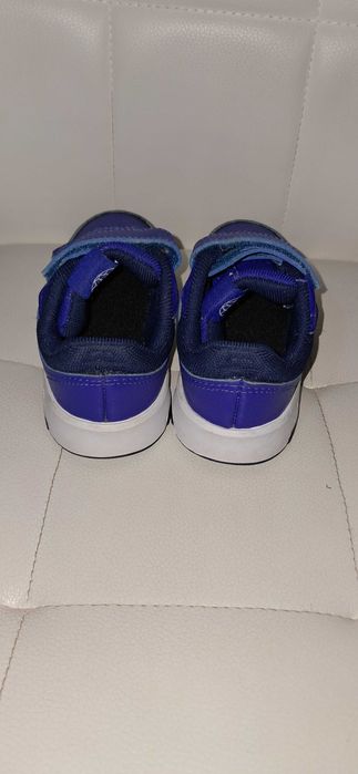 Детски кожени маратонки Адидас номер 24