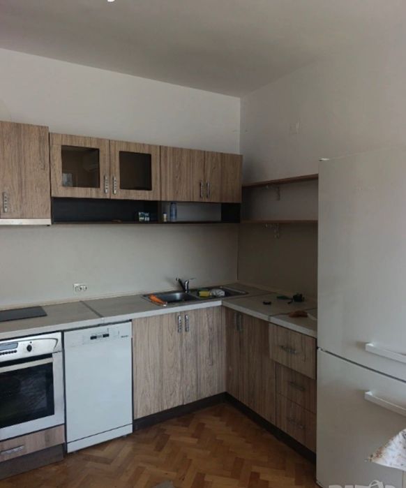 Тристаен апартамент под наем в Сухата река