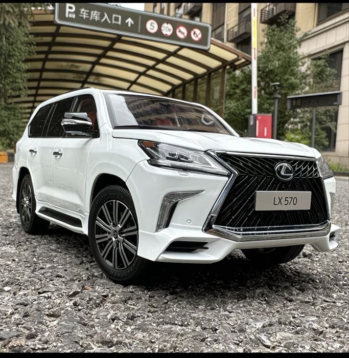 1/18 моделька lexus lx 570