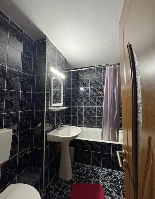 Dau în chirie apartament