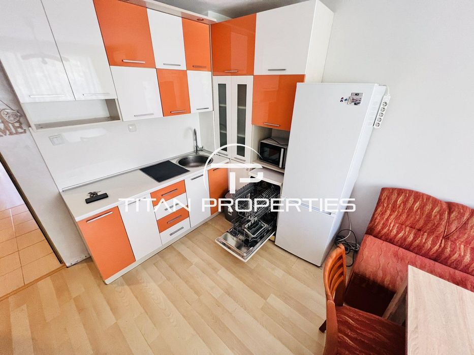 Дава се под наем Тристаен апартамент в Бургас, Възраждане - 90 кв.м за 612 € - Снимка #1