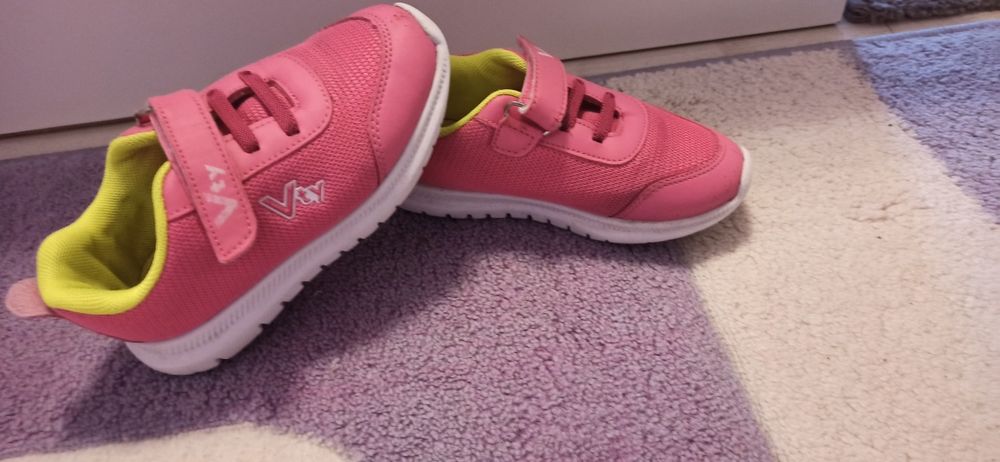 Маратонки за момиче