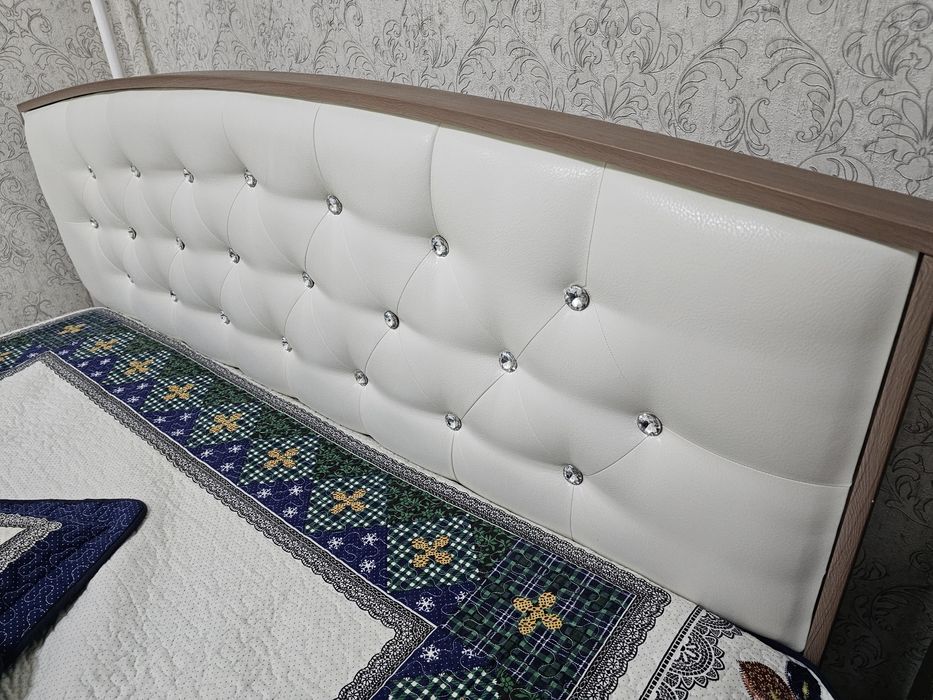 Продам спальный гарнитур