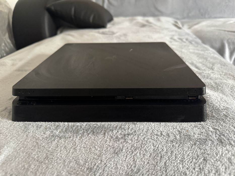 PS4 Slim 1TB + Controller Albastru + GTA V + 5 Jocuri – Pachet Complet