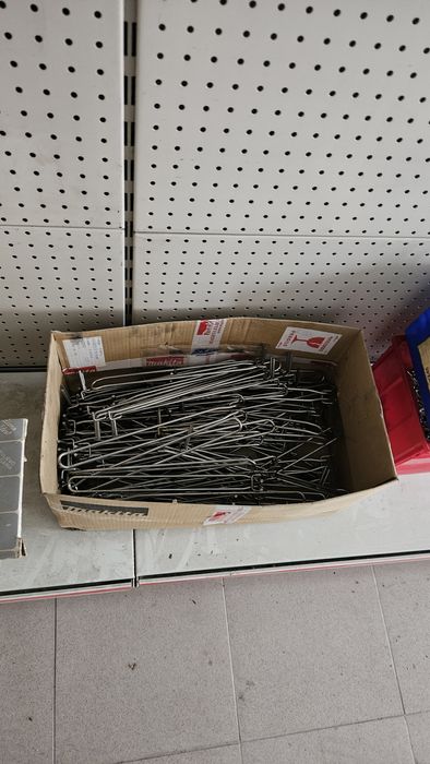 Стелажи с перфориран гръб 1м Х 2м Х 60см