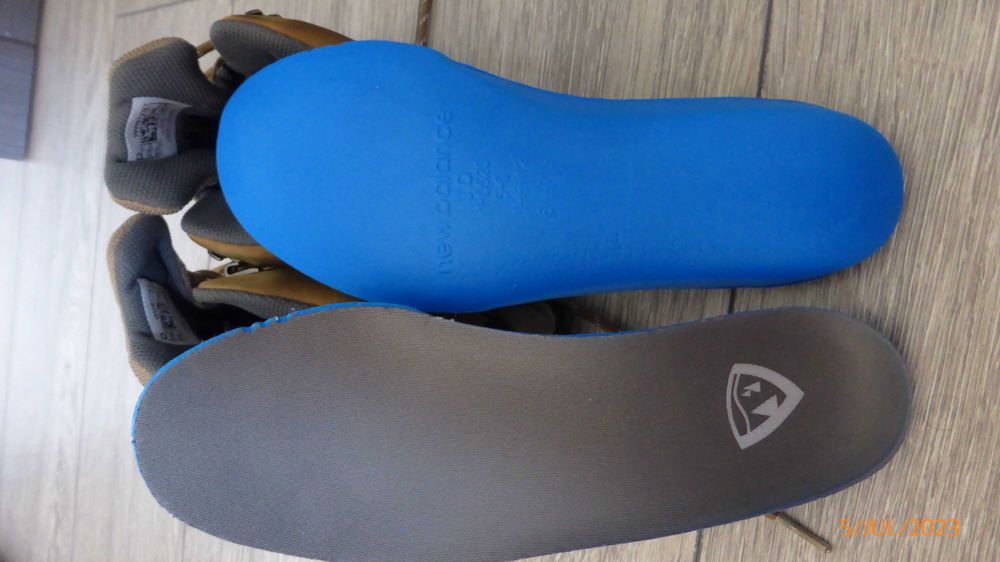 ghete piele new balance 977