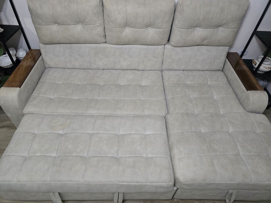 Угловой диван (раскладной) в отличном состоянии