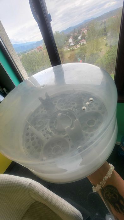 стерилизатор за шишета tommee tippee.