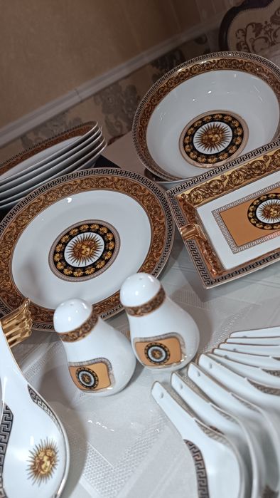 Фарфоровый сервиз Versace