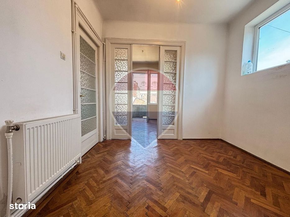 Centrul Istoric București - 3 camere, balcon, 2 boxe, clădire Art Deco